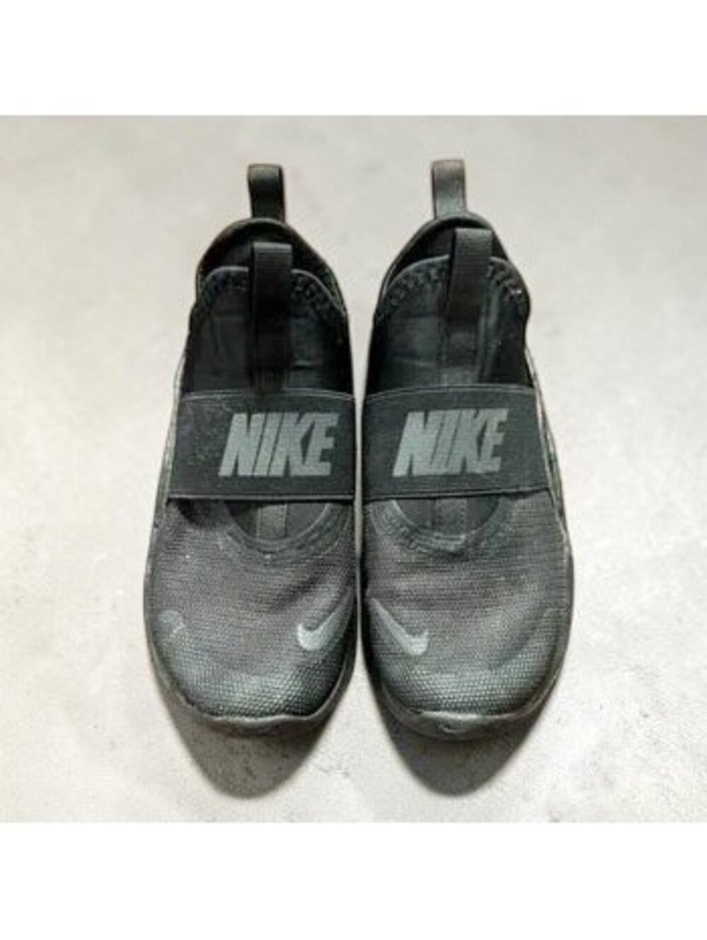 Nike Kids Black Slip-On Sneakers Size 13.5C Stretch Strap Athletic Shoes